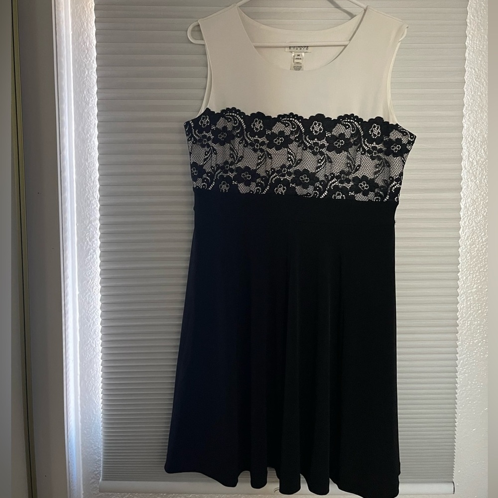 Enfocus Studio Size 14 Black and Cream Lace Dress